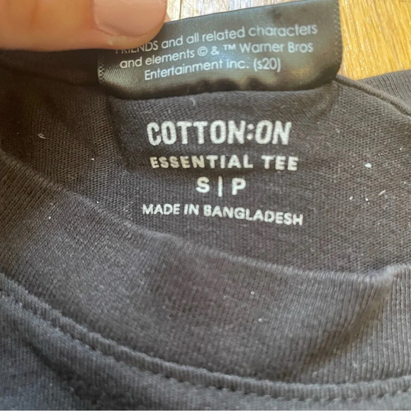 4/$25 Cotton On “FRIENDS” Logo Graphic T-Shirt Women’s Size Small Short Sleeve - Picture 6 of 7